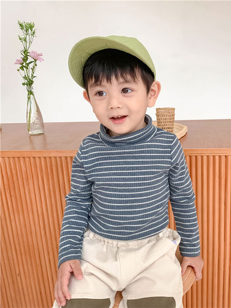 小只童童装品牌2019秋冬灰色条纹卫衣