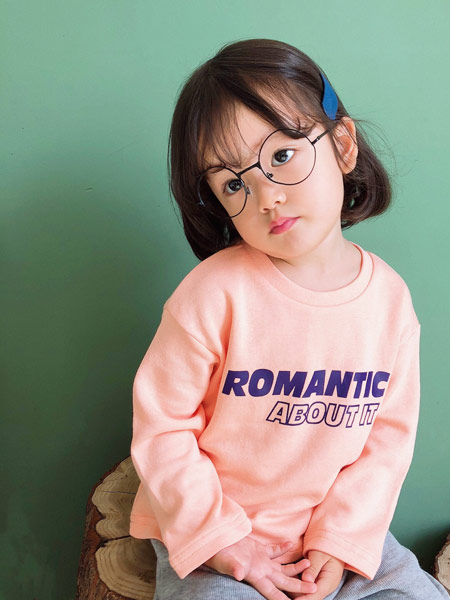 菲瑞娅童装品牌2019秋季粉色印花卫衣