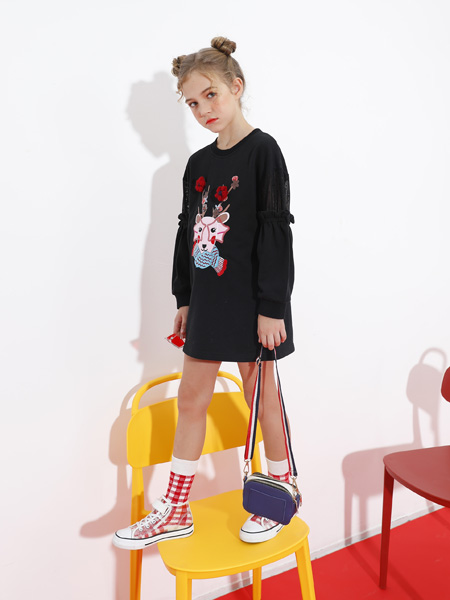 斐杋FRIVEN童装品牌紧跟流行趋势，将当季流行元素