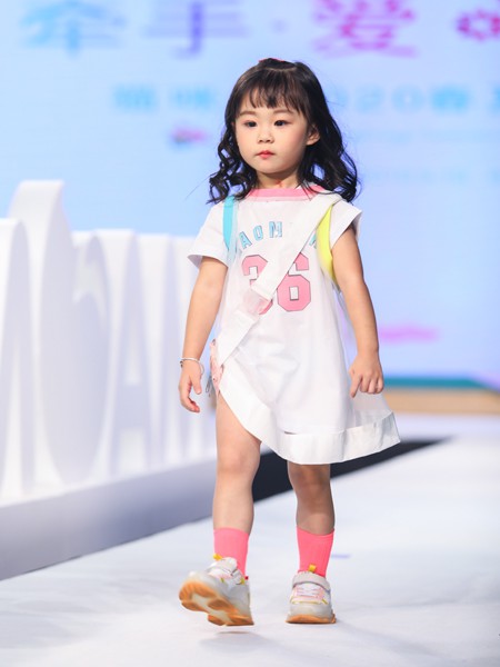 Maomier猫咪儿童装品牌2020春夏新款纯色图案印字卫衣裙