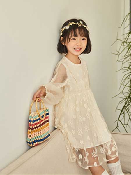 五岳童盟童装品牌2020春夏新款白色蕾丝连衣裙