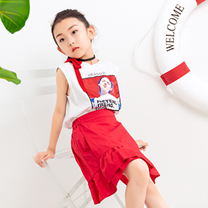 童装品牌2020春夏新款纯色简洁无袖图案上衣