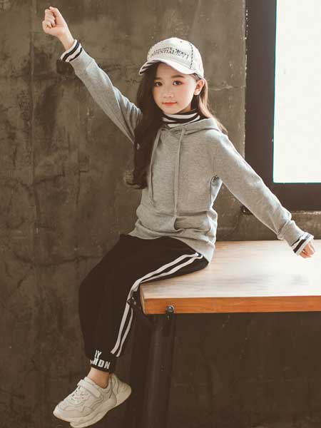 七巧童年童装品牌2020春夏新款韩版童装潮衣儿童时髦套装