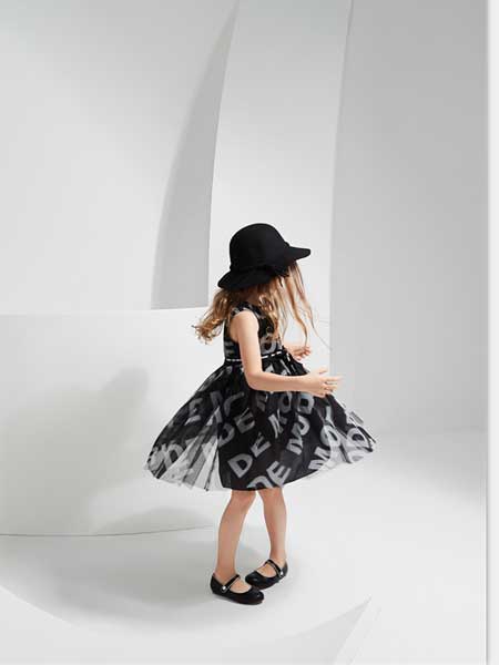 贝贝摩登童装品牌2020春夏女童黑色连衣裙