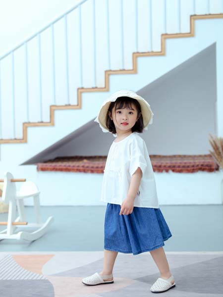 苏格马可童装品牌2020春夏；蓝色半身裙