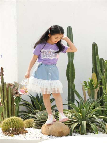 布衣班纳童装品牌2020春夏紫色T恤女童