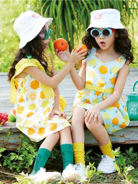 布衣班纳童装品牌2020春夏水果满图连衣裙可爱清新