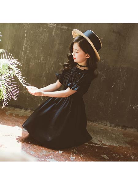 童装品牌2020春夏新款韩版女童一字肩连衣裙中大儿童收腰公主童裙
