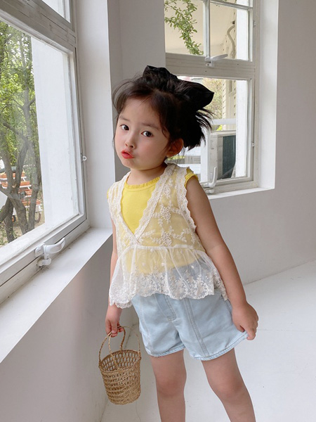 童装品牌2020春夏新款韩国童装女童全棉蕾丝网纱背心罩衫儿童无袖花边上衣