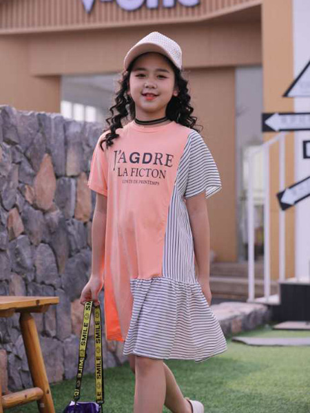 童装品牌2020春夏竖纹橘粉色字母圆领连衣裙