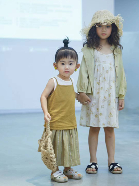 BRanCa童装品牌2020春夏姜黄色吊带背心