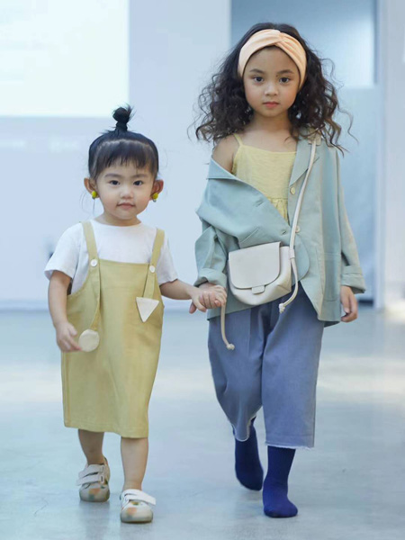 BRanCa童装品牌2020春夏雅绿色背带裙