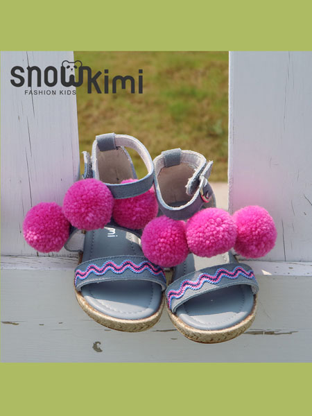 Snowkimi童鞋品牌2020春夏童鞋女童民族风撞色韩国毛球度假沙滩凉鞋
