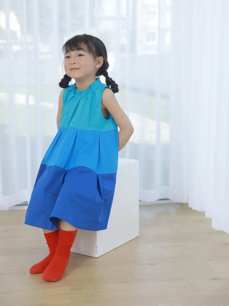 童装品牌2020春夏圆领蓝色三色连衣裙