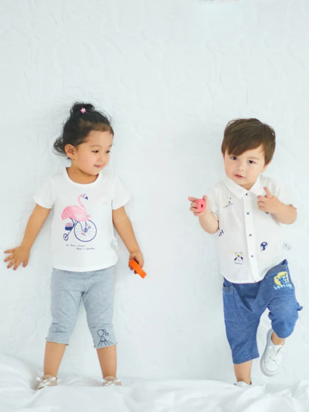婴姿坊yingzifan童装品牌2020春夏圆领粉色天鹅T恤