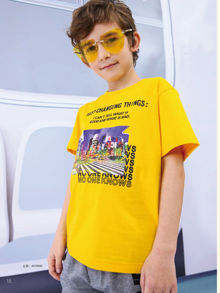 小积木童装品牌2020春夏字母黄色T恤