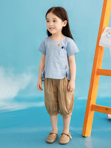 安米莉AMILRIS童装品牌2020春夏圆领浅蓝色T恤