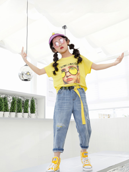 米咪咔童装品牌2020春夏人像黄色T恤宽松