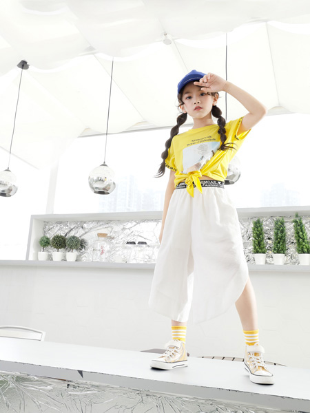 米咪咔童装品牌2020春夏黄色宽松T恤白色九分裤