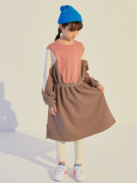 via september童装品牌2020春夏圆领红色拼接褐色连衣裙