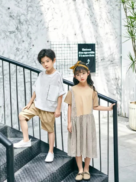 童年领域童装品牌2020春夏开始拼接深灰色连衣裙