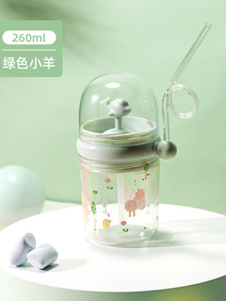 小雞卡迪嬰童用品鯨魚噴水杯子學(xué)生帶吸管可愛高顏值塑料兒童水杯網(wǎng)紅同款少女水杯