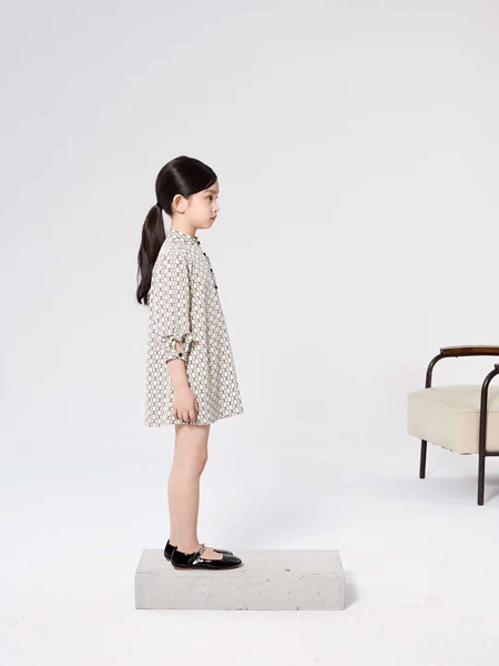 贝贝摩登童装品牌2020春夏格纹灰色连衣裙短款