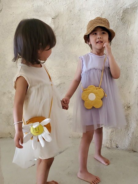 童装品牌2020春夏圆领米色修身连衣裙