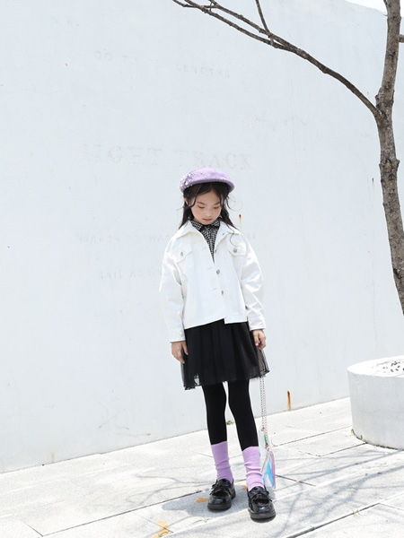 玛玛米雅童装品牌2020秋冬翻领白色外套