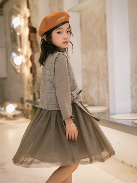 韩米娜风尚童装品牌2020秋冬格纹灰色背心