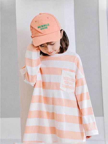 童装品牌2020秋冬浅橙色横纹连衣裙