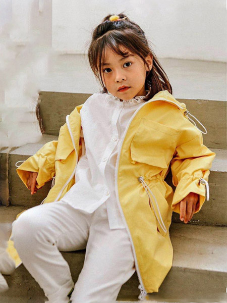 童装品牌2020秋冬黄色外套白色衬衫