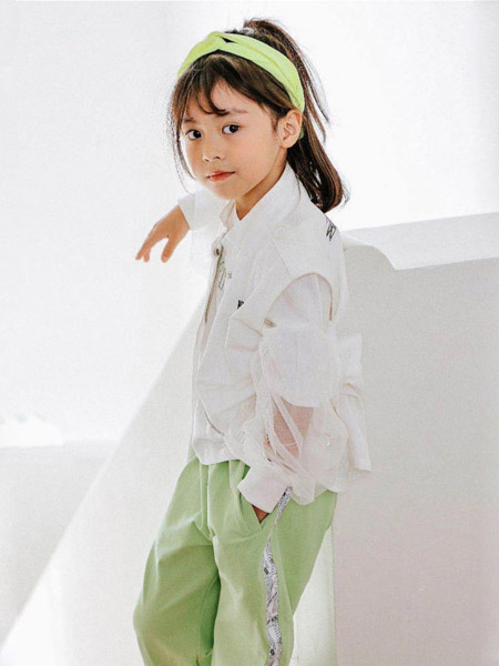 童装品牌2020秋冬白色衬衫绿色长裤
