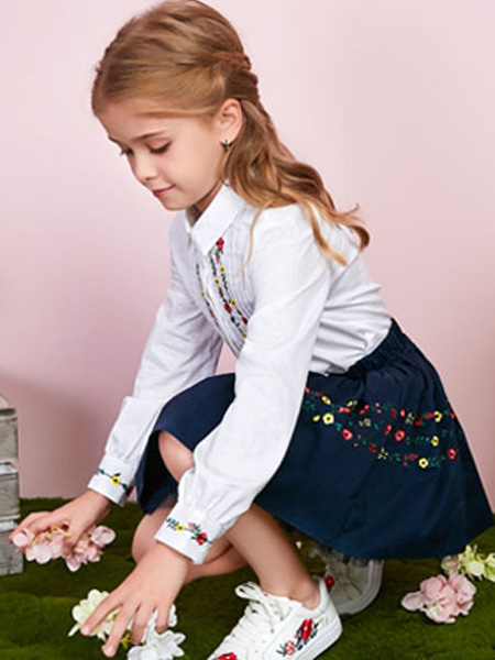 童装品牌2020春夏长袖白色衬衫藏蓝色短裙