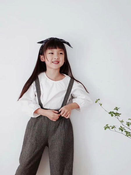 kayoumi卡悠米童装品牌2020秋冬褐色背带裤