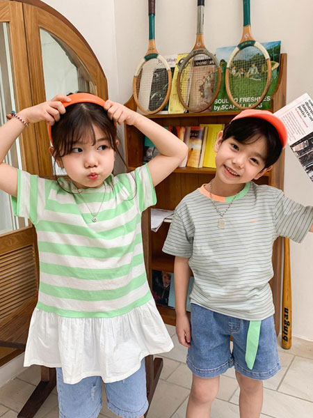 童装品牌2020春夏装横纹绿米色T恤