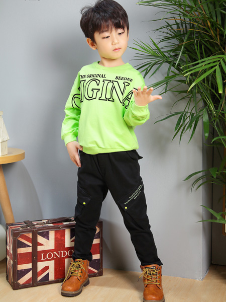 童装品牌2020秋冬字母绿色长袖卫衣