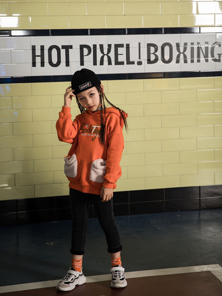 巴迪小虎BaDi Tiger童装品牌2020秋冬橙色字母带帽外套