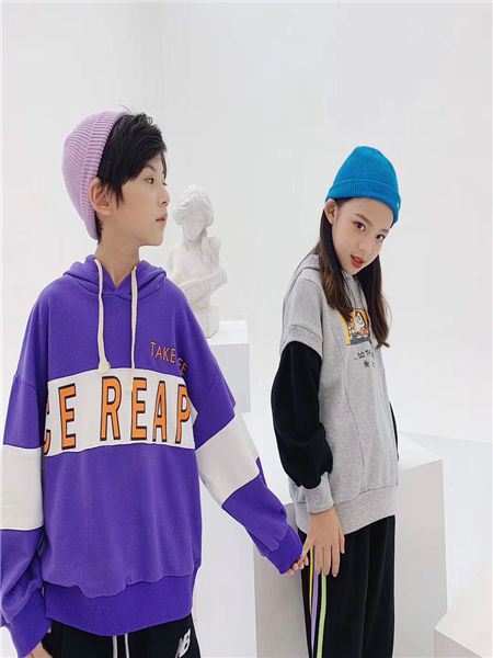 童装品牌2020秋冬嘻哈紫色卫衣