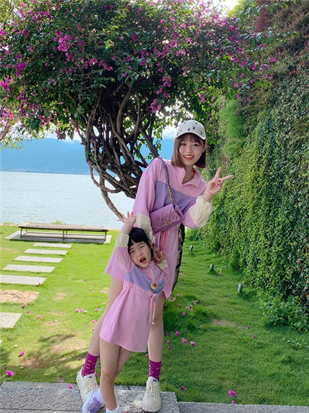 童装品牌2020秋冬可爱紫色连衣裙