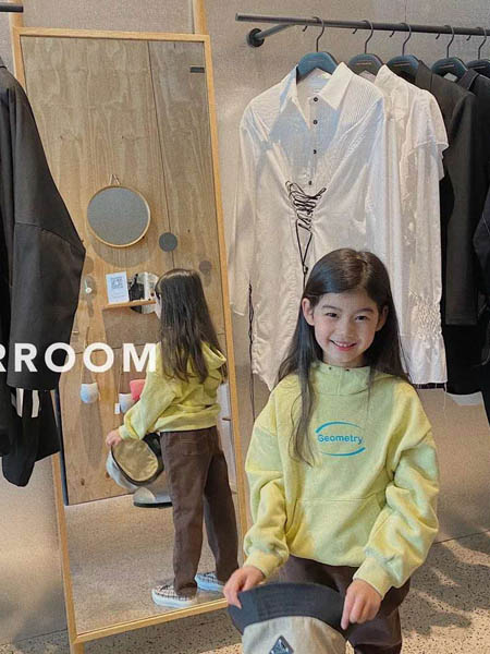 starroom童装品牌2020秋冬黄色字母上衣