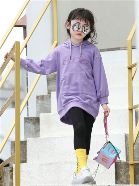 玛玛米雅童装品牌2020秋冬个性紫色卫衣