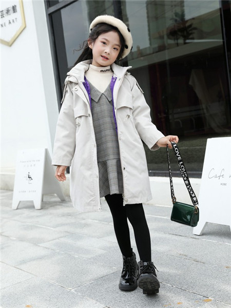 玛玛米雅童装品牌2020秋冬白色保暖外套