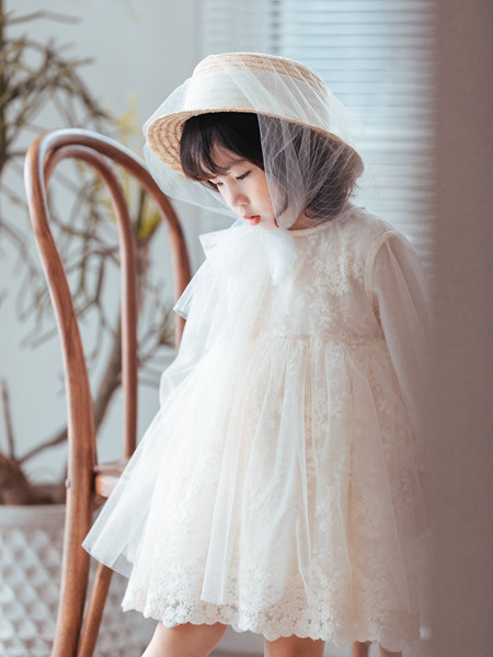 小嗨皮童装品牌2020秋冬白色蓬松公主裙