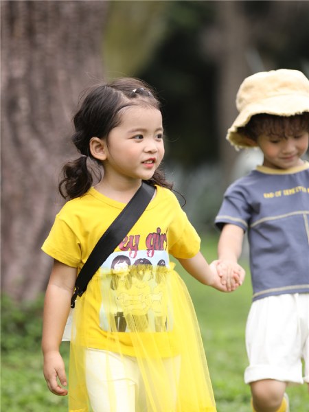 童装品牌2020春夏黄色字母T恤