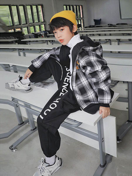 HohTot童装品牌2020秋冬条纹外套