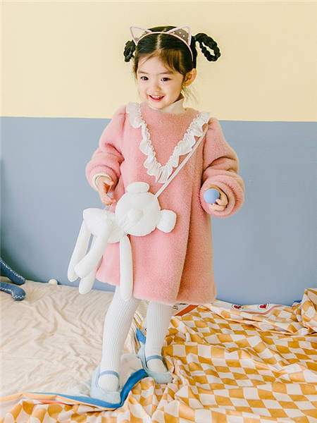 童装品牌2020冬季粉色羊羔毛连衣裙