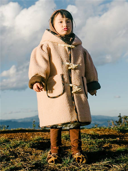 野柿童装品牌2020冬季驼色保暖羊羔绒外套