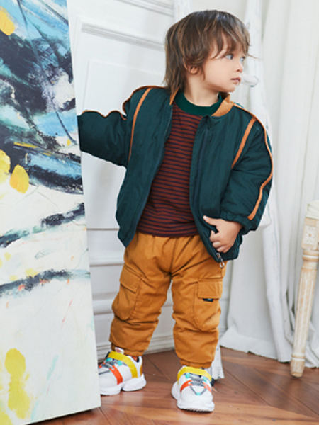 婴姿坊yingzifan童装品牌2020冬季墨绿色贴带卫衣夹克