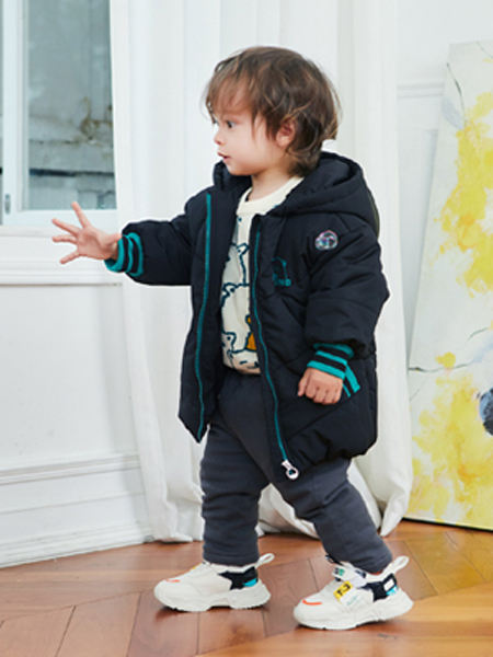 婴姿坊yingzifan童装品牌2020冬季黑色科技元素潮童羽绒服